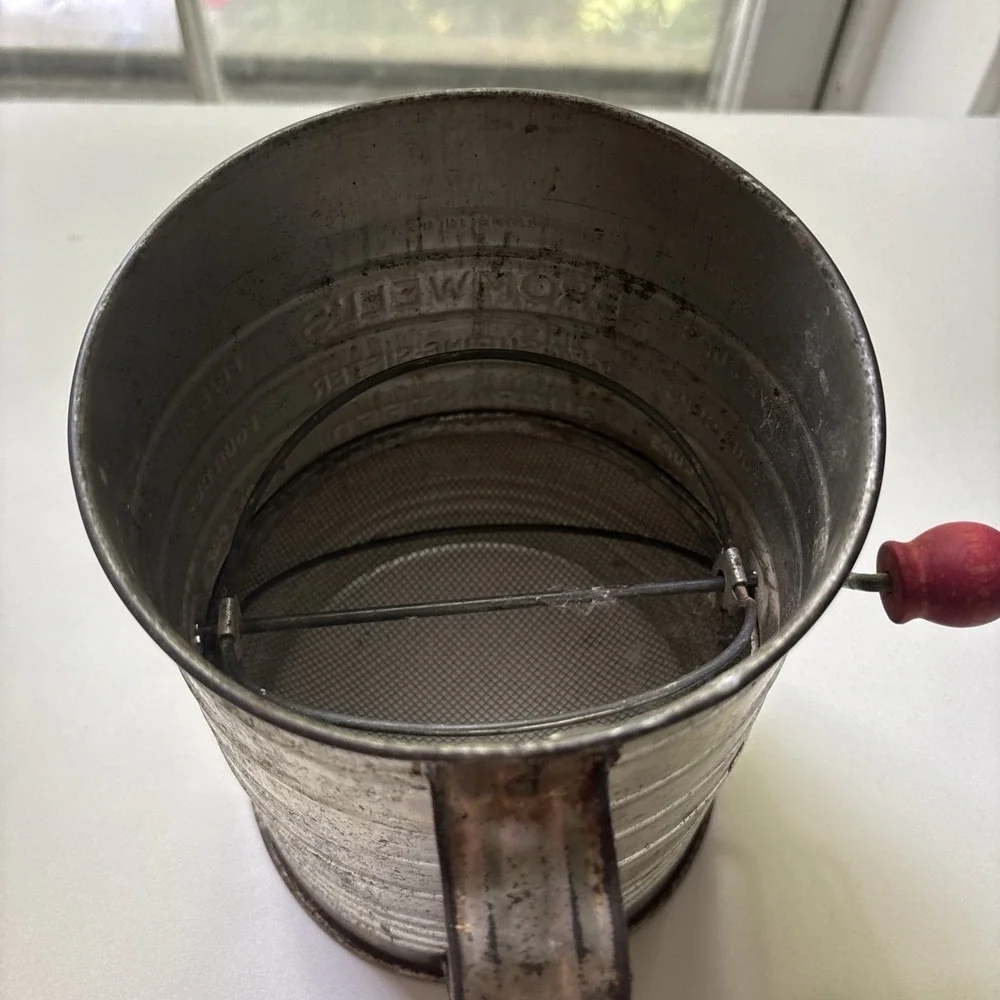 Vintage Bromwell's Measuring Sifter 5 Cup Flour Sifter Red Handle